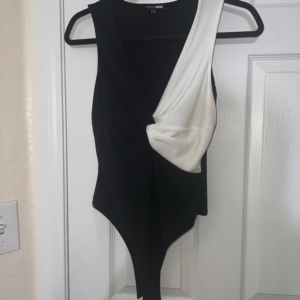 Fashion Nova Black & White Bodysuit